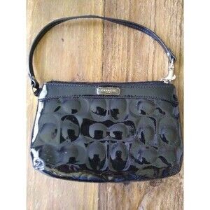 Coach Bubble Logo Y2K 90s Patent Leather Soho Vegan Traditional Wristlet Boho